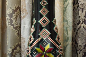 Ваза з українським орнаментом